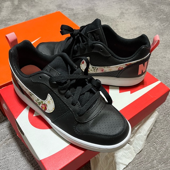 New nike shoe court borough low cut - Picture 1 of 4